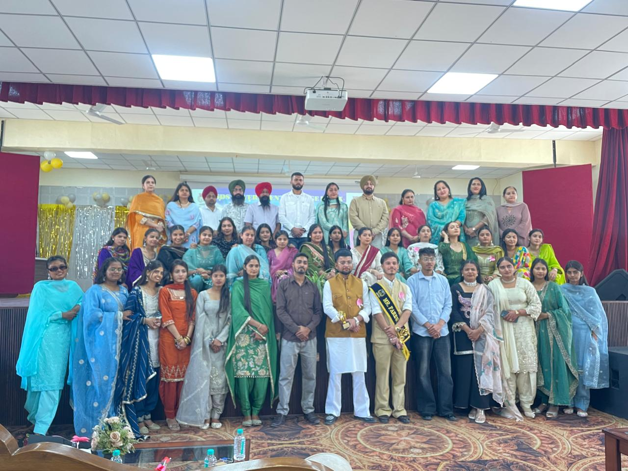 เจธเจฐเจฆเจพเจฐ เจฆเจฟเจฒเจฌเจพเจ เจธเจฟเฉฐเจ เจธเจฐเจเจพเจฐเฉ เจเจพเจฒเจ เจเจพเจกเจฒเจพ เจตเจฟเจเฉ เจซเจฐเฉเจธเจผเจฐ เจ
เจคเฉ เจซเฉเจ
เจฐเจตเฉเฉฑเจฒ เจชเจพเจฐเจเฉ เจฆเจพ เจธเจผเจพเจจเจฆเจพเจฐ เจเจฏเฉเจเจจ